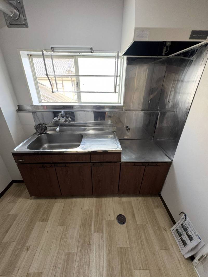 キッチンも日が差し込んで明るいです！