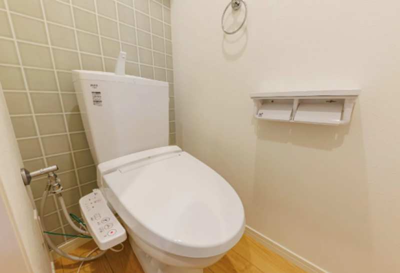 トイレです。温水洗浄便座付きです。
