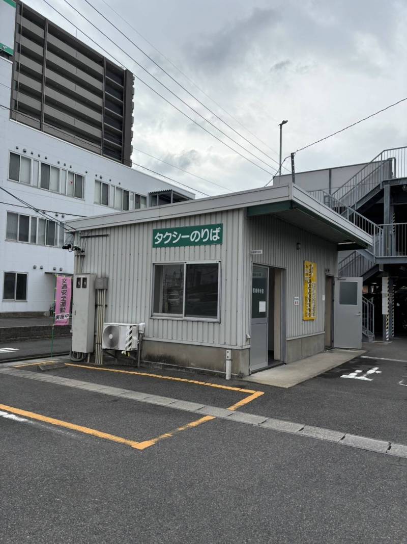 徒歩1分に名鉄のタクシー乗り場あります、移動楽ですね。