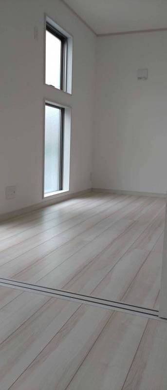 リビング　洋室とつないで使えます。とても明るい部屋です