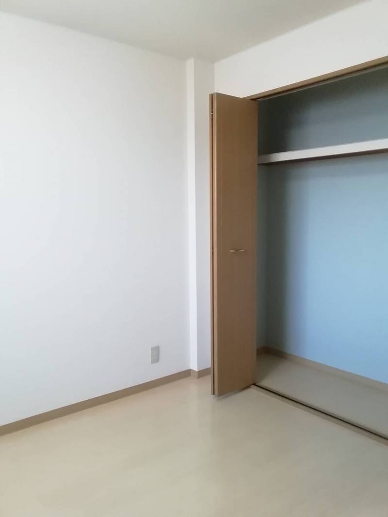 寝室は北側なので夏の昼もわりと暑くなりにくいです