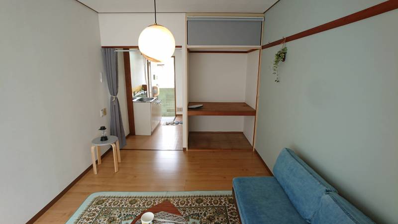 【居室】アクセントクロスは落ち着いたブルーグレー色