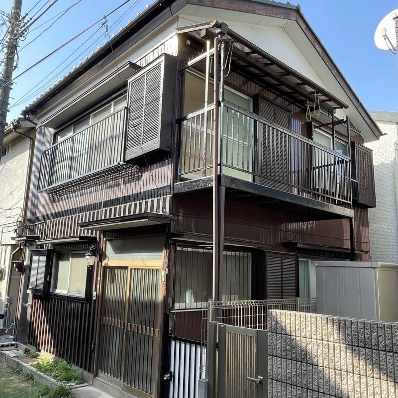 昔ながらの佇まいながら引き締まった外観です。