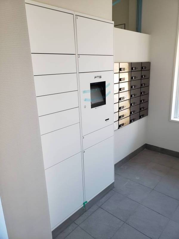 ネット対応宅配ロッカーは宅配便、クリーニングも可能