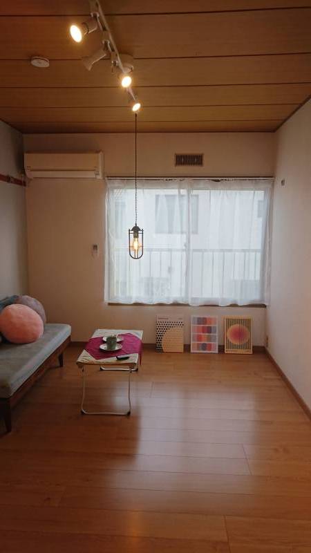 【居室】フローリング新品、アクセントクロス映える明るい洋室