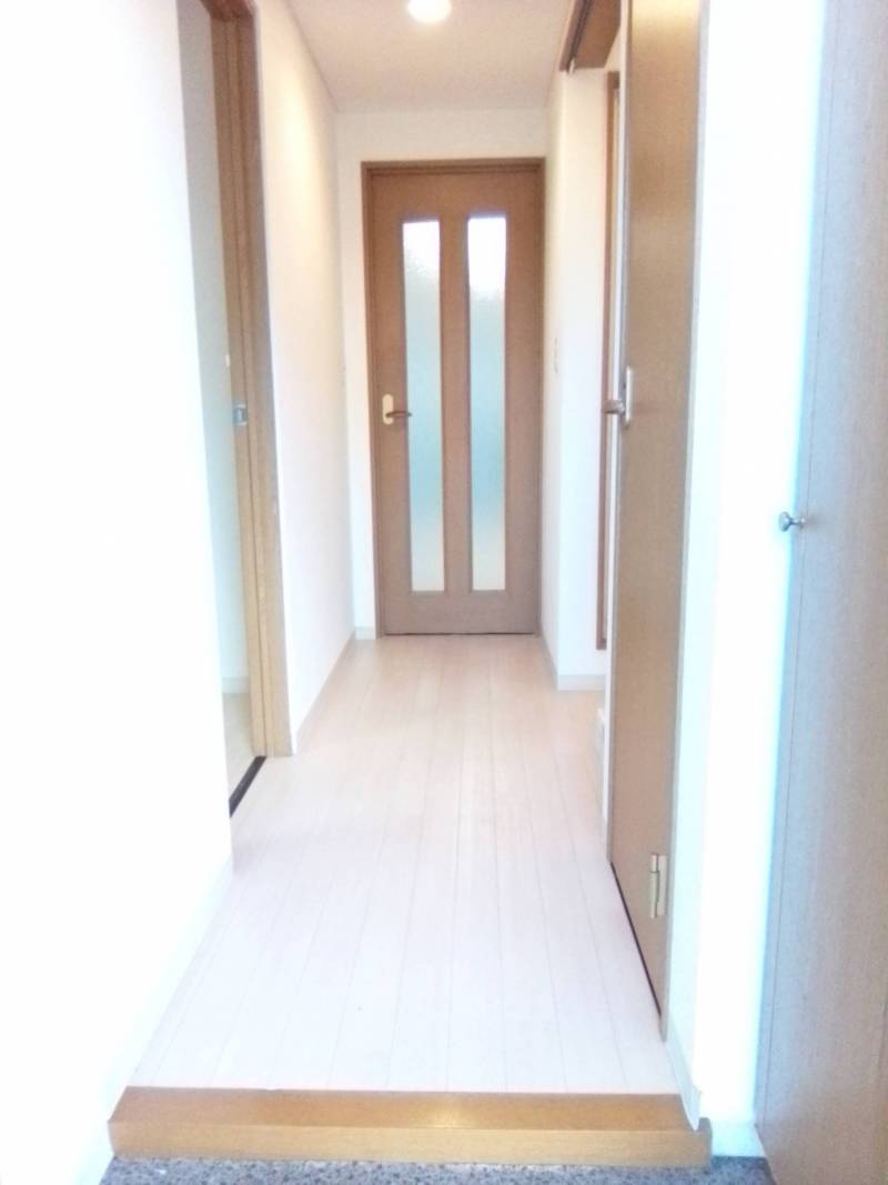 明るい廊下付きです♪※写真103
