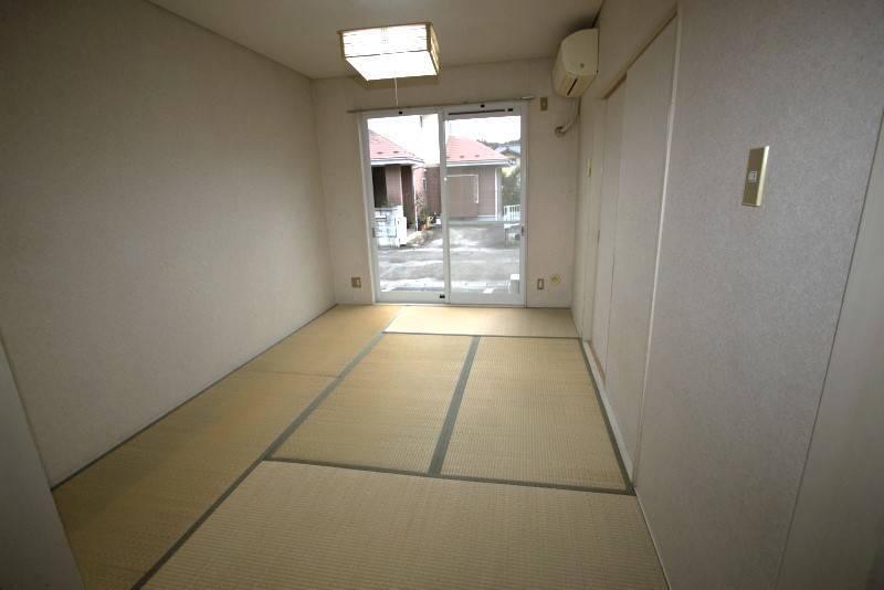 和室　風のとおりも良くくつろげます