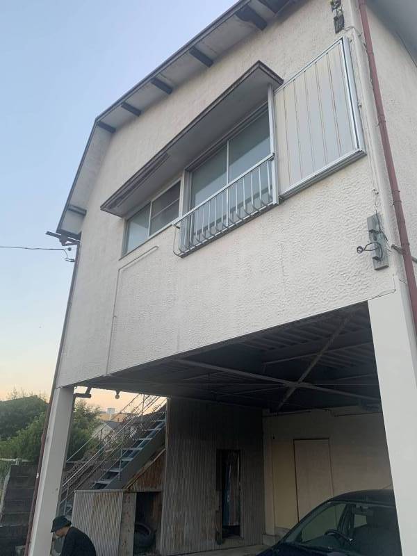 屋根を白く塗り直す予定です