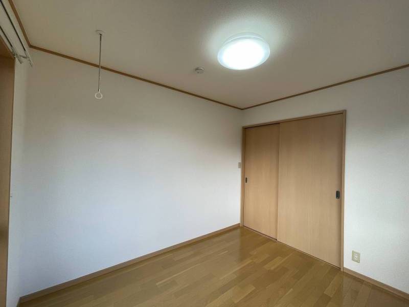 洋室5.2畳
洗濯物干せるホスクリーン付き