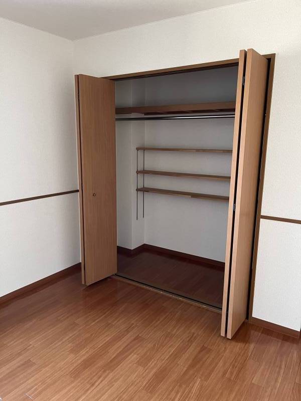 個室の大型クローゼット
