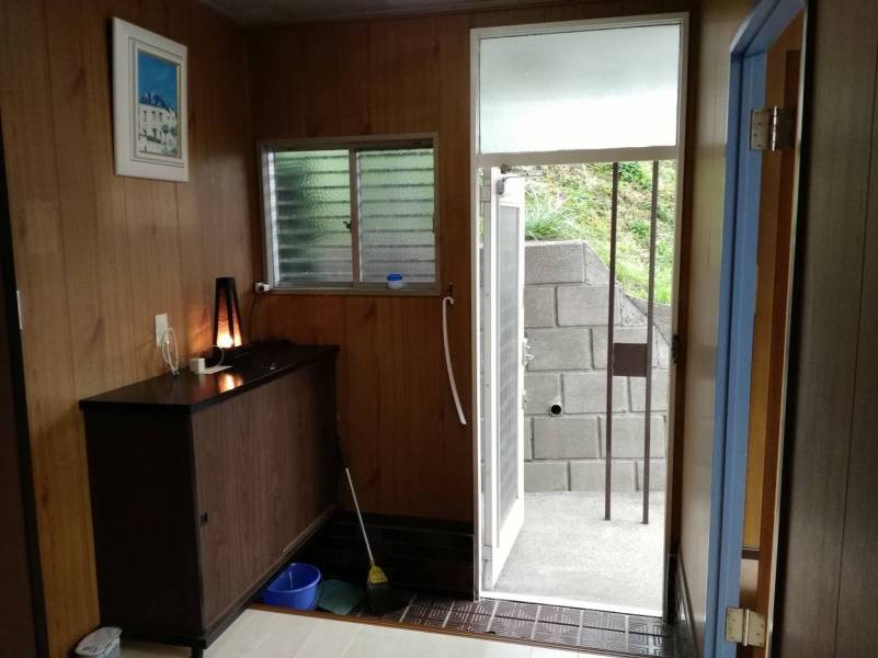 玄関あけて隣の家がありません