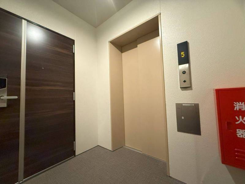 エレベーター付きで、想い荷物やベビーカーでの移動も楽です！