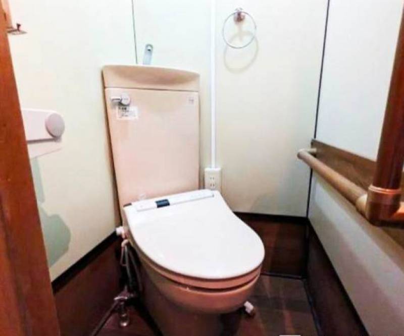 トイレです。ちょっと狭めです。