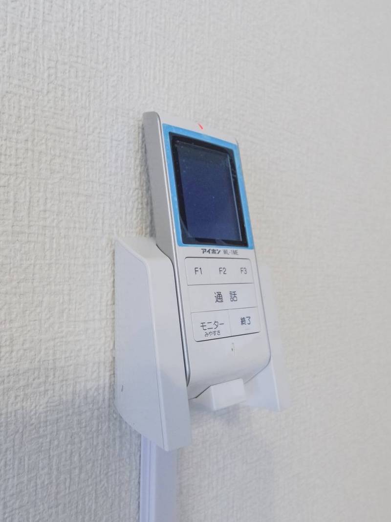 持ち運びができるTVモニター付きインターホン。新品です！