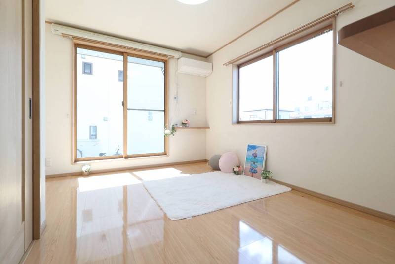 採光とりれたリビングルーム
