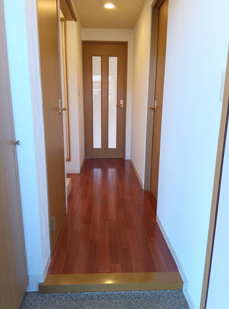 角部屋なのでゆったり廊下も明るいですよ♪♪※画像201