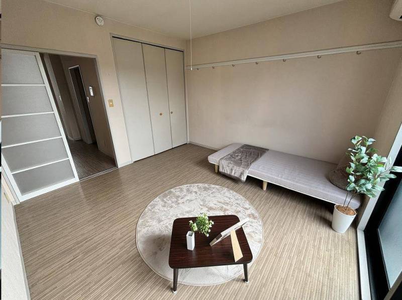 室内イメージ２（設置家具はプレゼント）