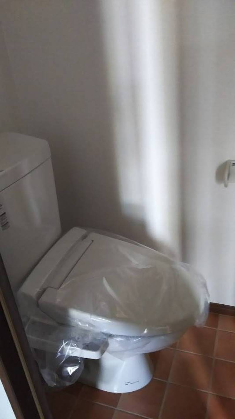 温水洗浄便座付き水洗トイレ