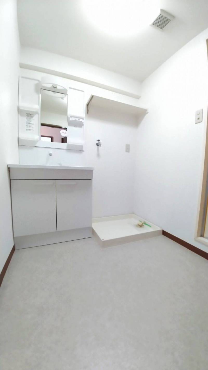 シャンプードレッサー(新品)と上部棚付き防水パン