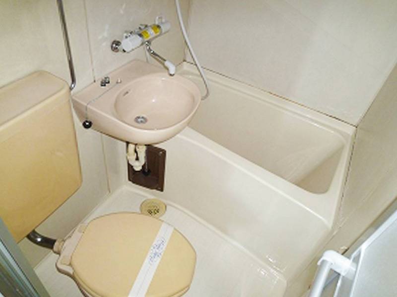 コンパクトにまとまった3点ユニットバス