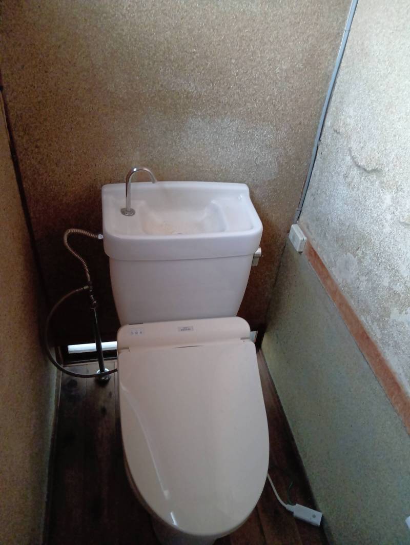 1Fトイレ（温水洗浄便座）