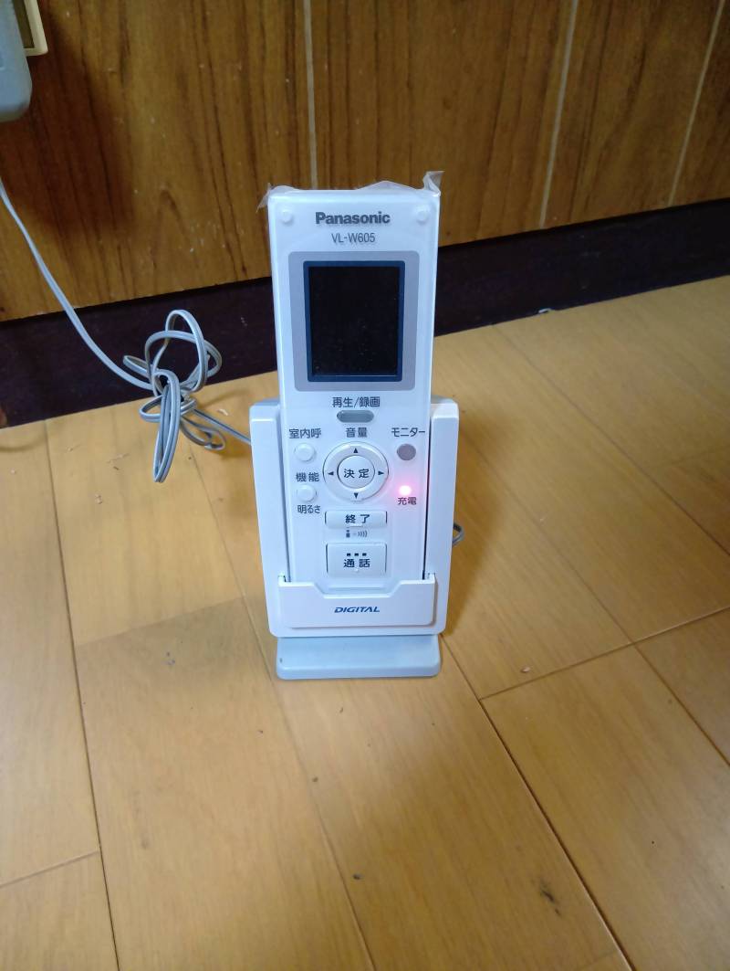 ＴＶインターフォン子機。持ち運びができます