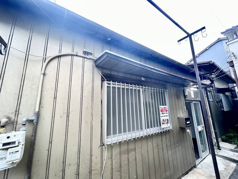 平屋です。平屋って台風地震に強いです。