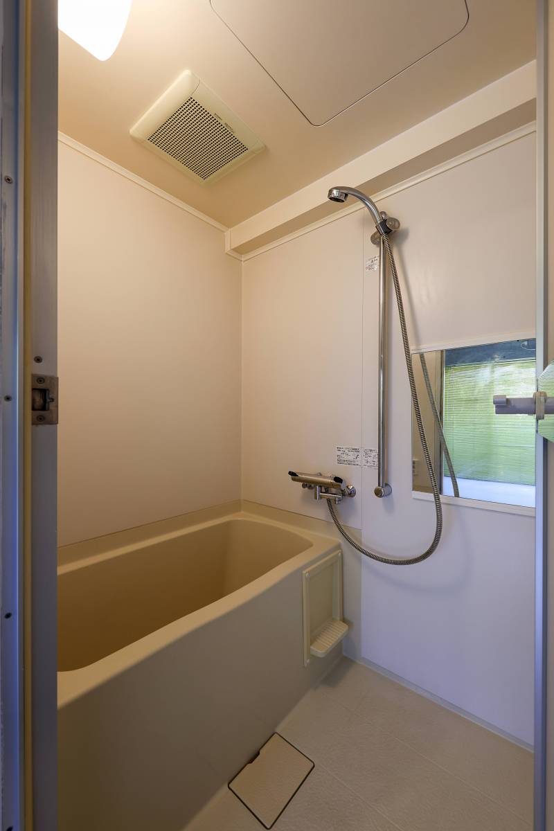 シャワーヘッドが無段階で
高さ調整できます。