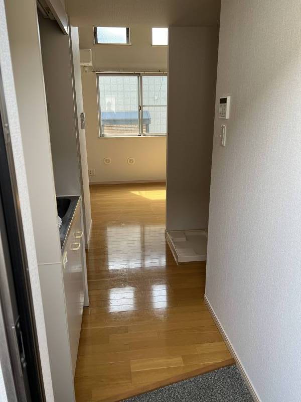 室内写真は同アパート同タイプの部屋のものです
