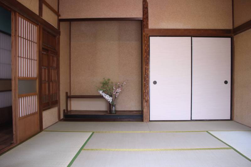 床の間付きの８畳和室