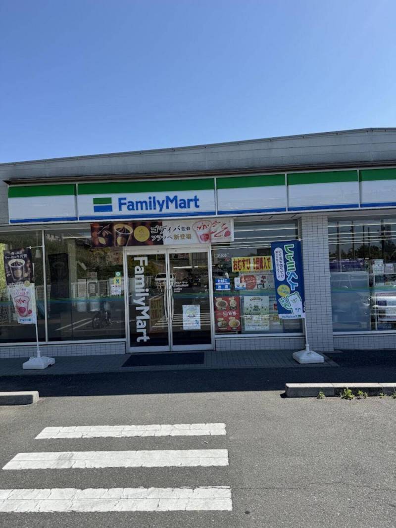ファミリーマート　生駒東山店　距離：1,400ｍ