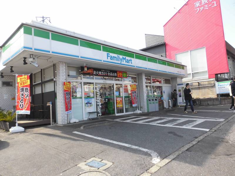 ファミリーマート小金原八丁目店・距離：328m