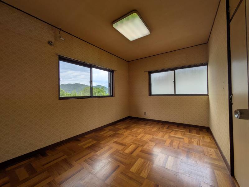 2階にも3部屋あります。物置としても活用できます。