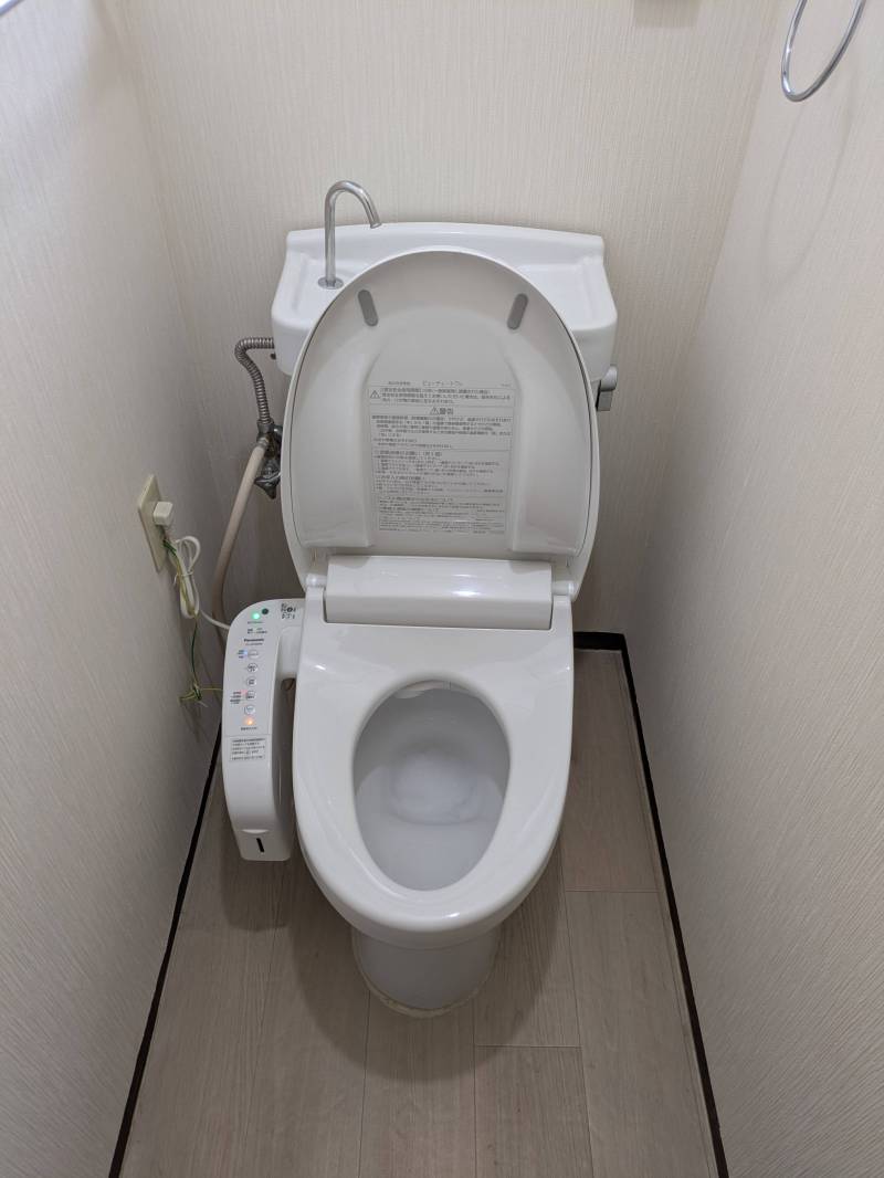 トイレはアラウーノを設置。泡でお掃除の手間を少なくできます。
