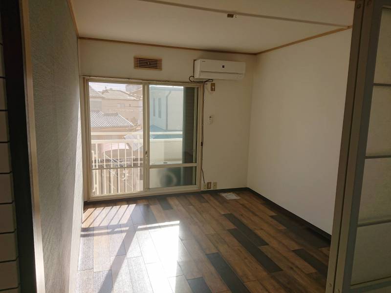 2つのお部屋とも洋室です。