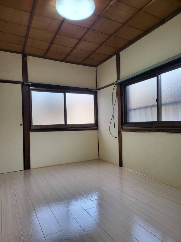 窓が多く明るい。