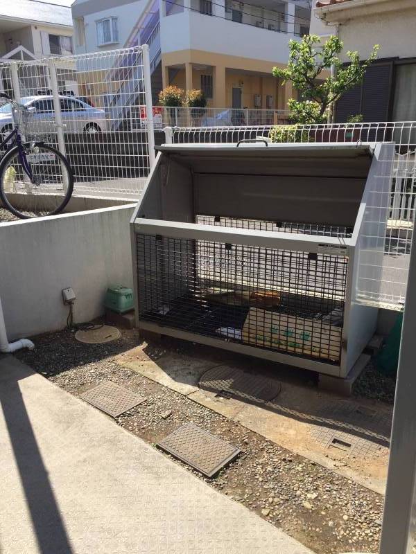 敷地内のゴミステーションです