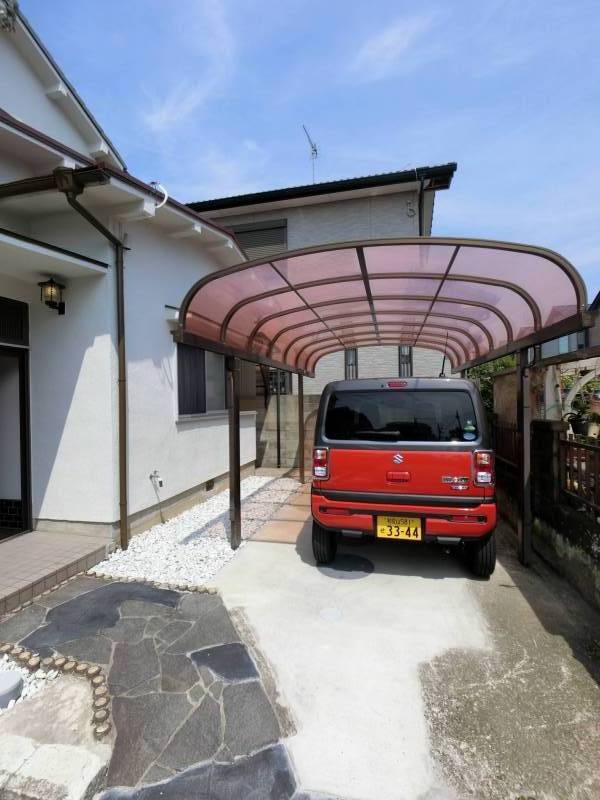 屋根付き駐車場です！