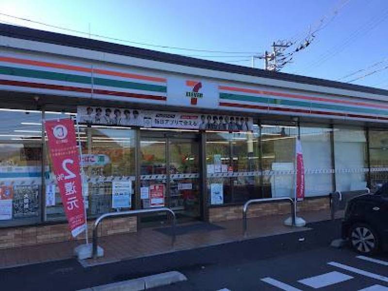 セブン-イレブン徒歩8分♪