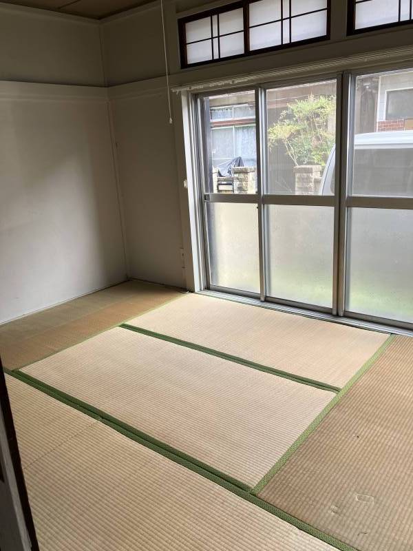 １階和室（畳入れ替え前）