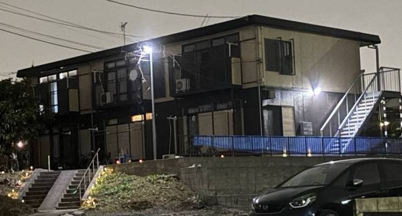 おしゃれなツートンカラー、夜も安心な照明を設置