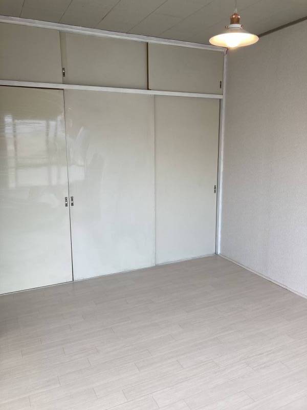 玄関正面の6畳　フローリング　大容量クローゼット有り