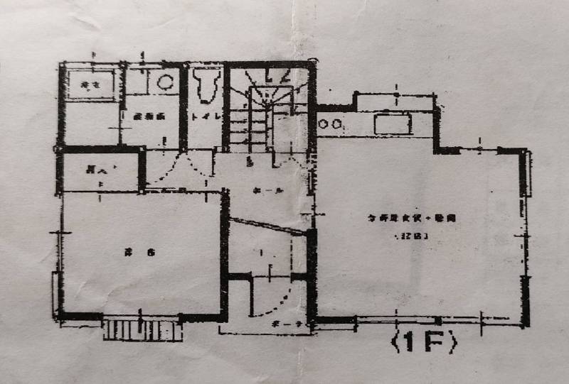 1F ダイニングと和室（洋室化の施工中）
2階もあります