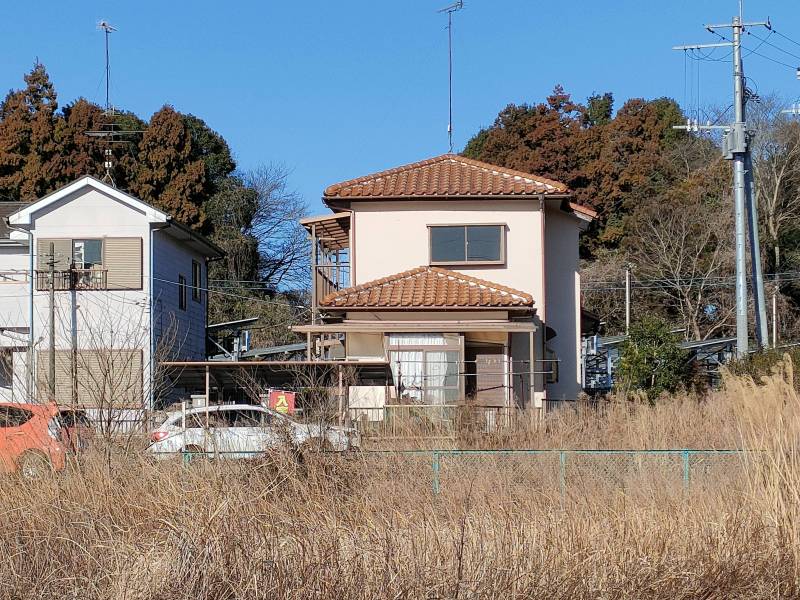 周りは農地で静かです。ミニストップまで徒歩10分