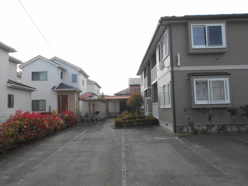 202の駐車場 １/７番縦列2台