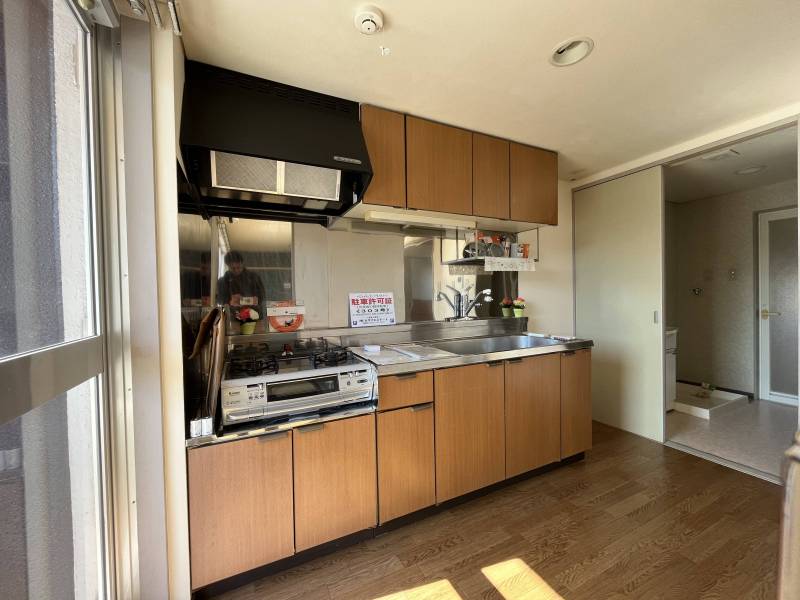 ♬キッチン♬冷蔵庫スペース、ガスコンロ付、天井ダウンライト！