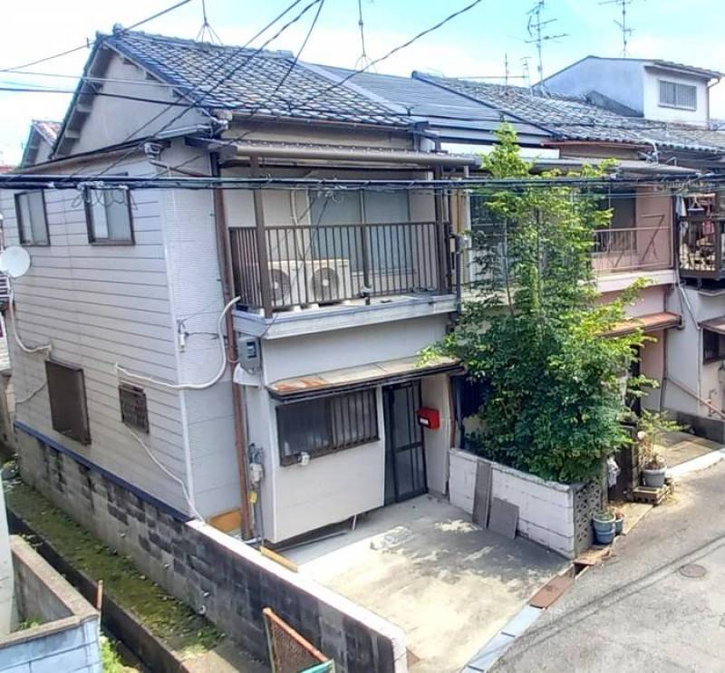 スーパーまで徒歩2分です