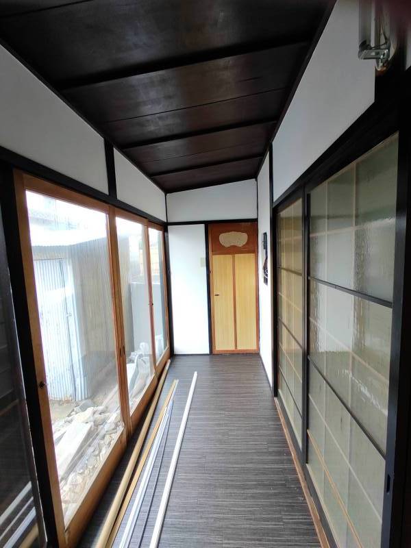 漆喰塗装した渡り廊下♪