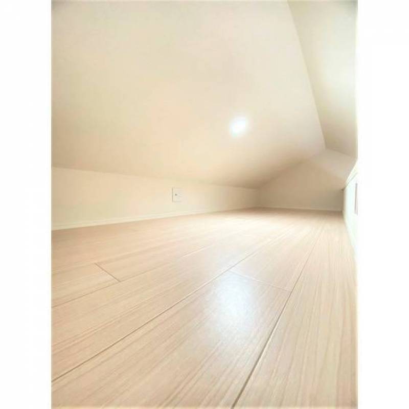 別の部屋の写真ですが同じような感じです。
