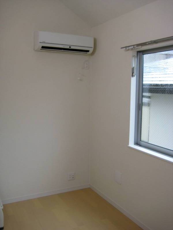 ロフトがあるので天井が高く開放感いっぱいの居室